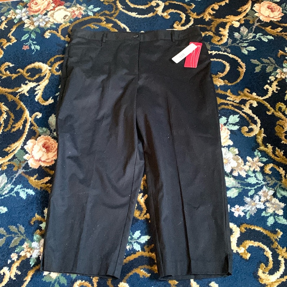 Kim Rogers fit solutions black crop pants. NWT. Retail 40